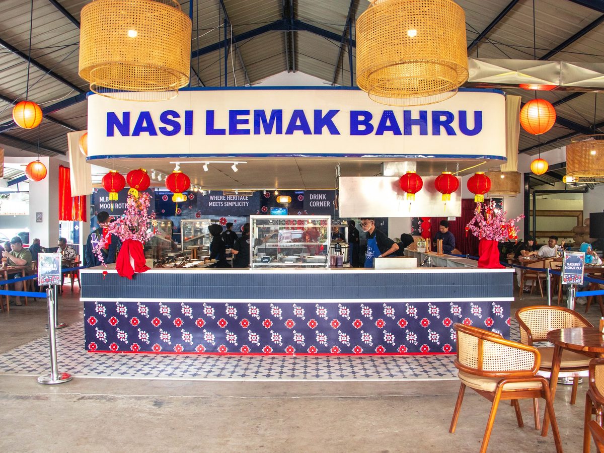 The Nasi Lemak Bahru counter decorated with lanterns and blossom