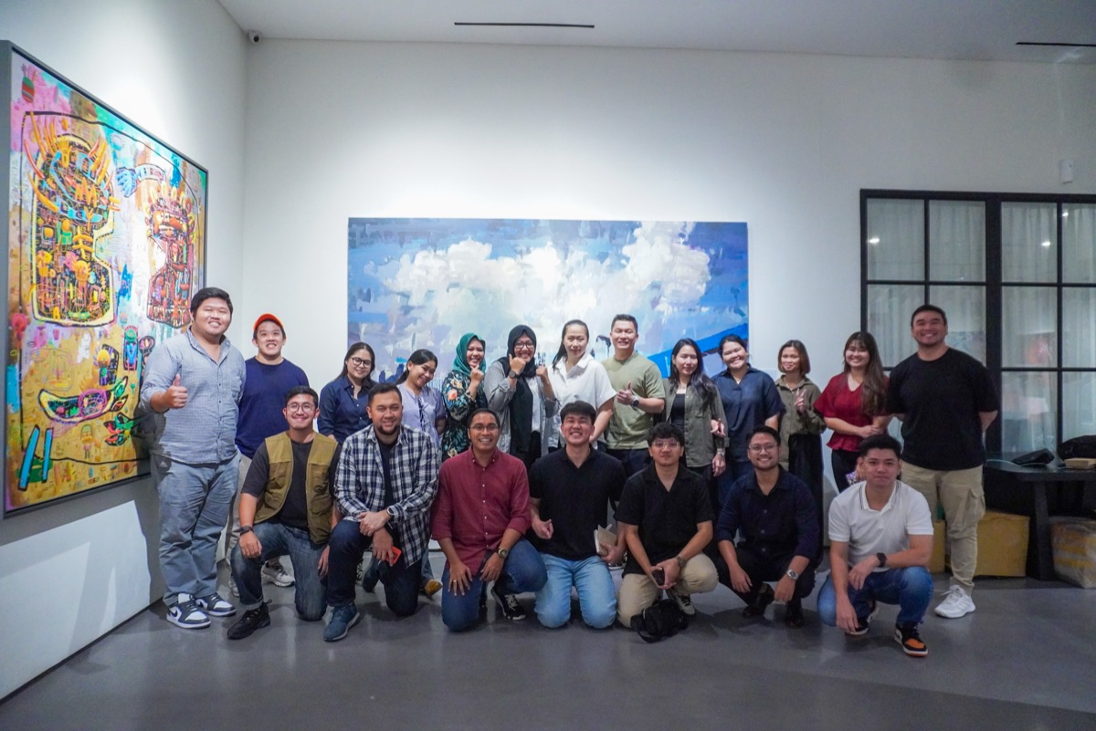 F&B Bootcamp Mastery 2025 — participants group photo at the art gallery venue
