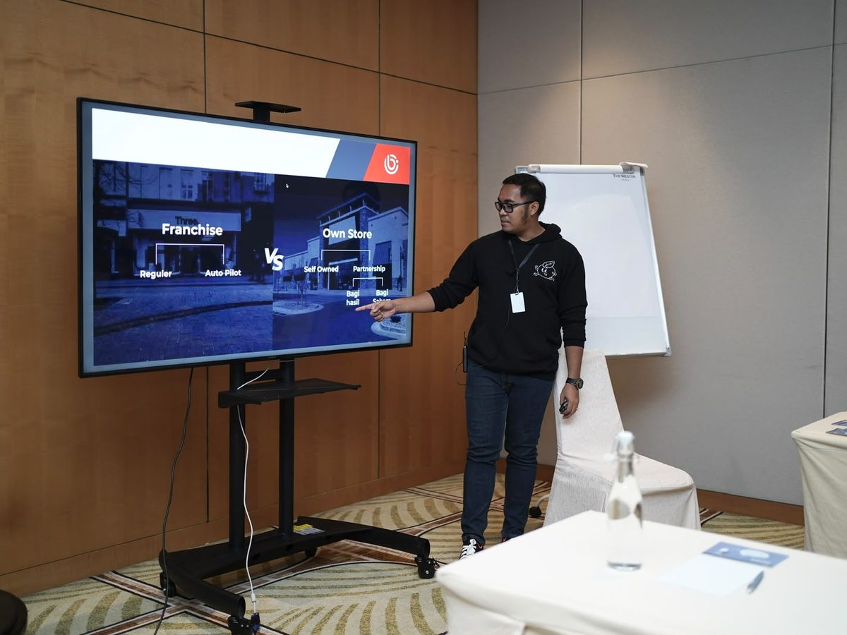 Bisma Adi Putra presenting franchise versus own-store strategy at the F&B Bootcamp Masterclass, The Westin Jakarta